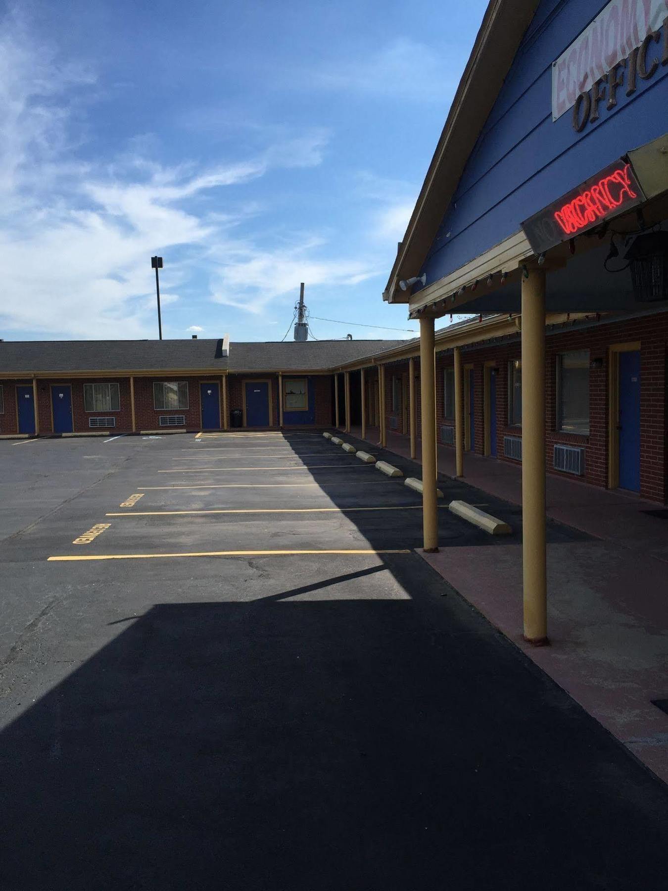 Economy Inn St. James 外观 照片